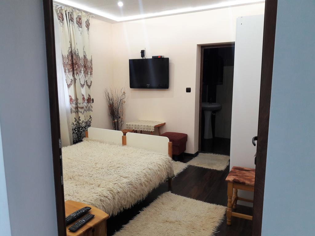 Sharkov Guest House Dolen  Extérieur photo